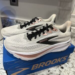 Brooks Ghost 17 7.5 wide
